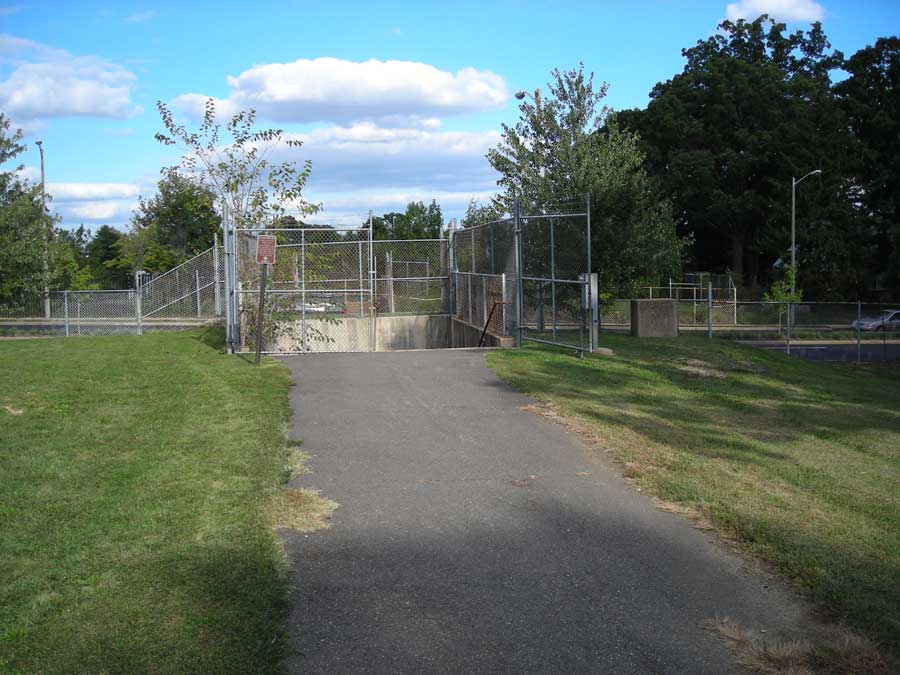 Pedestrian tunnel under George Mason Drive